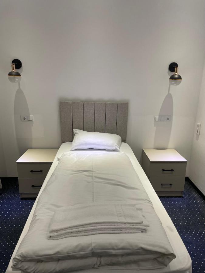 Gastpark Hotel Manching Esterno foto