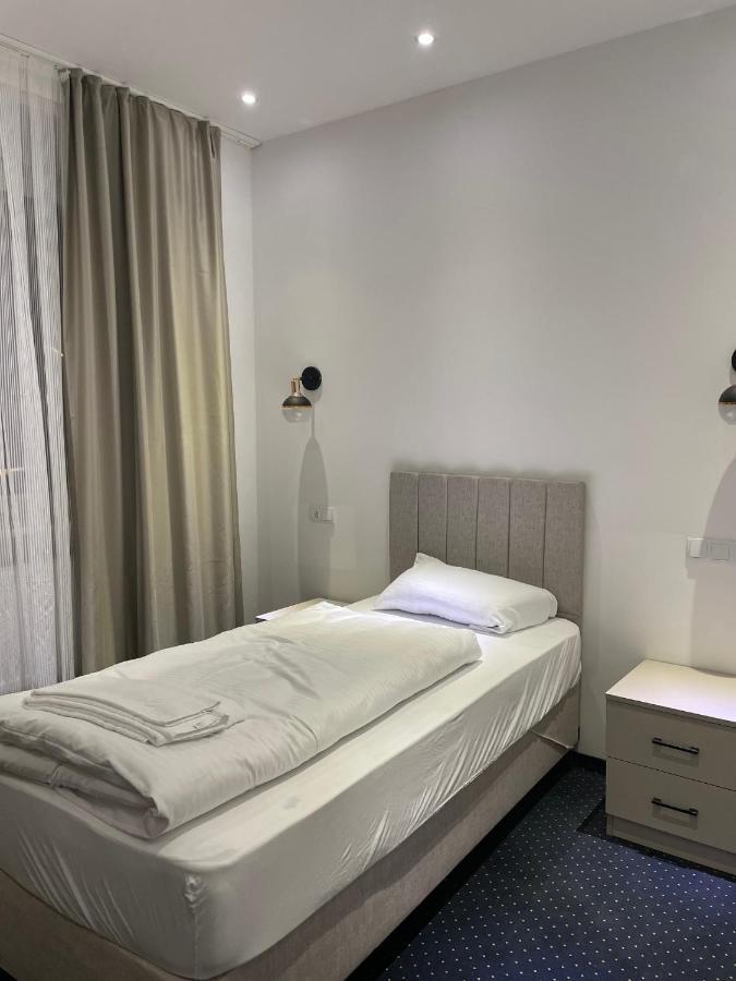 Gastpark Hotel Manching Esterno foto