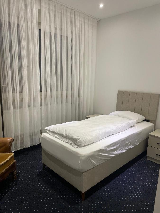 Gastpark Hotel Manching Esterno foto