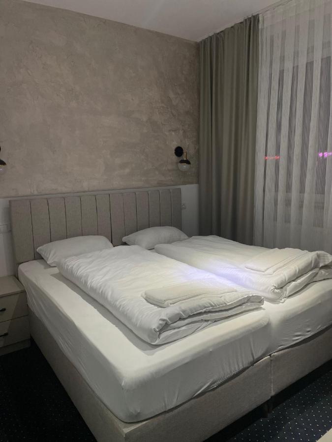 Gastpark Hotel Manching Esterno foto
