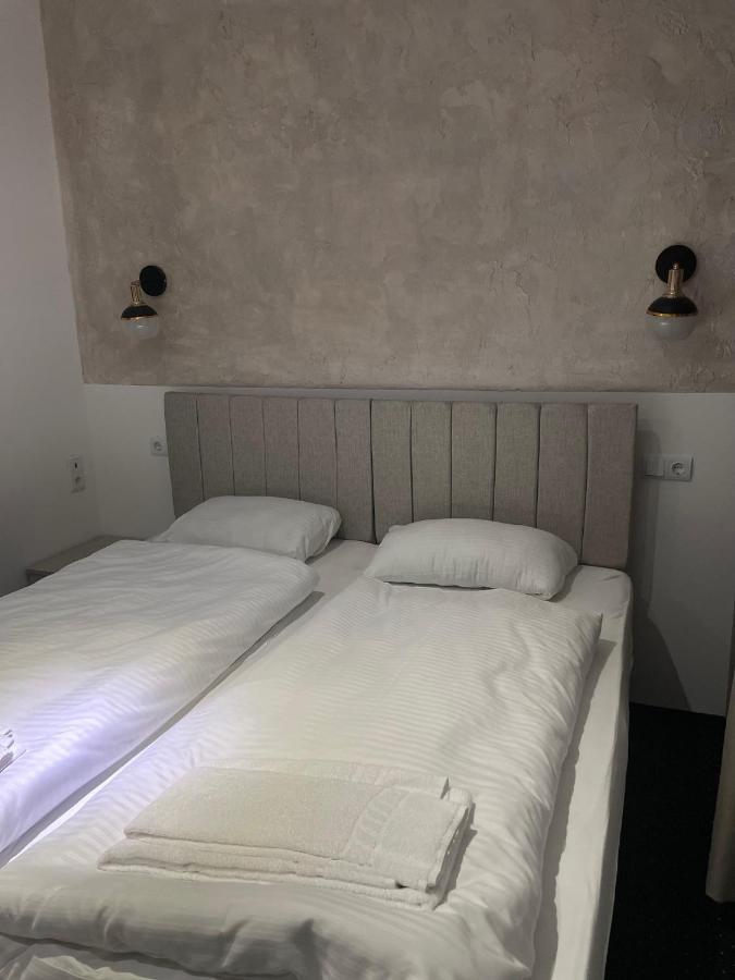Gastpark Hotel Manching Esterno foto