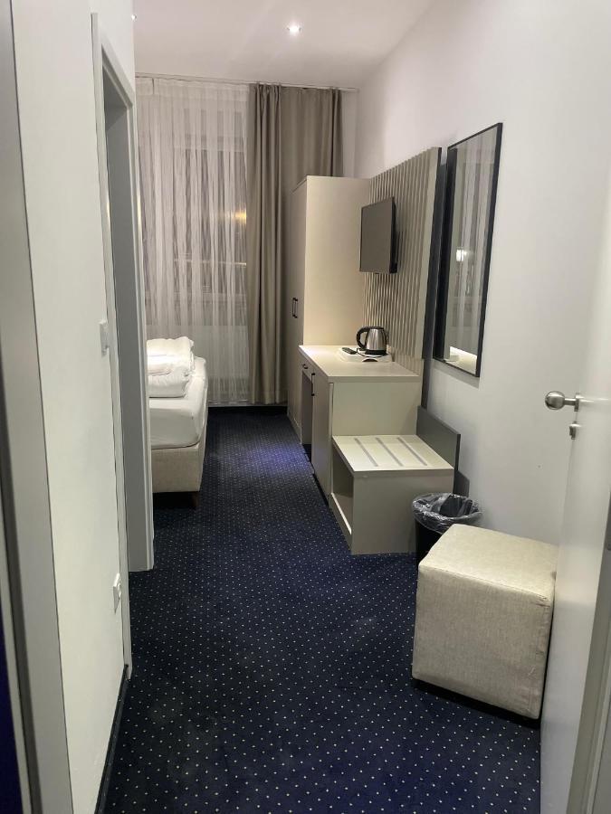 Gastpark Hotel Manching Esterno foto