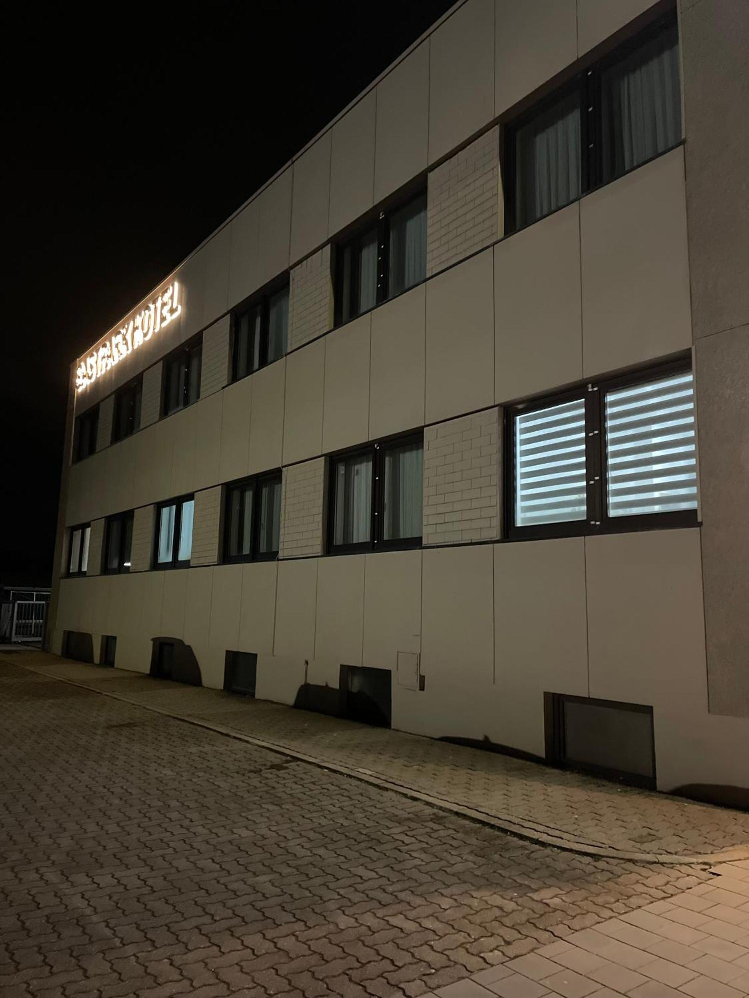 Gastpark Hotel Manching Esterno foto