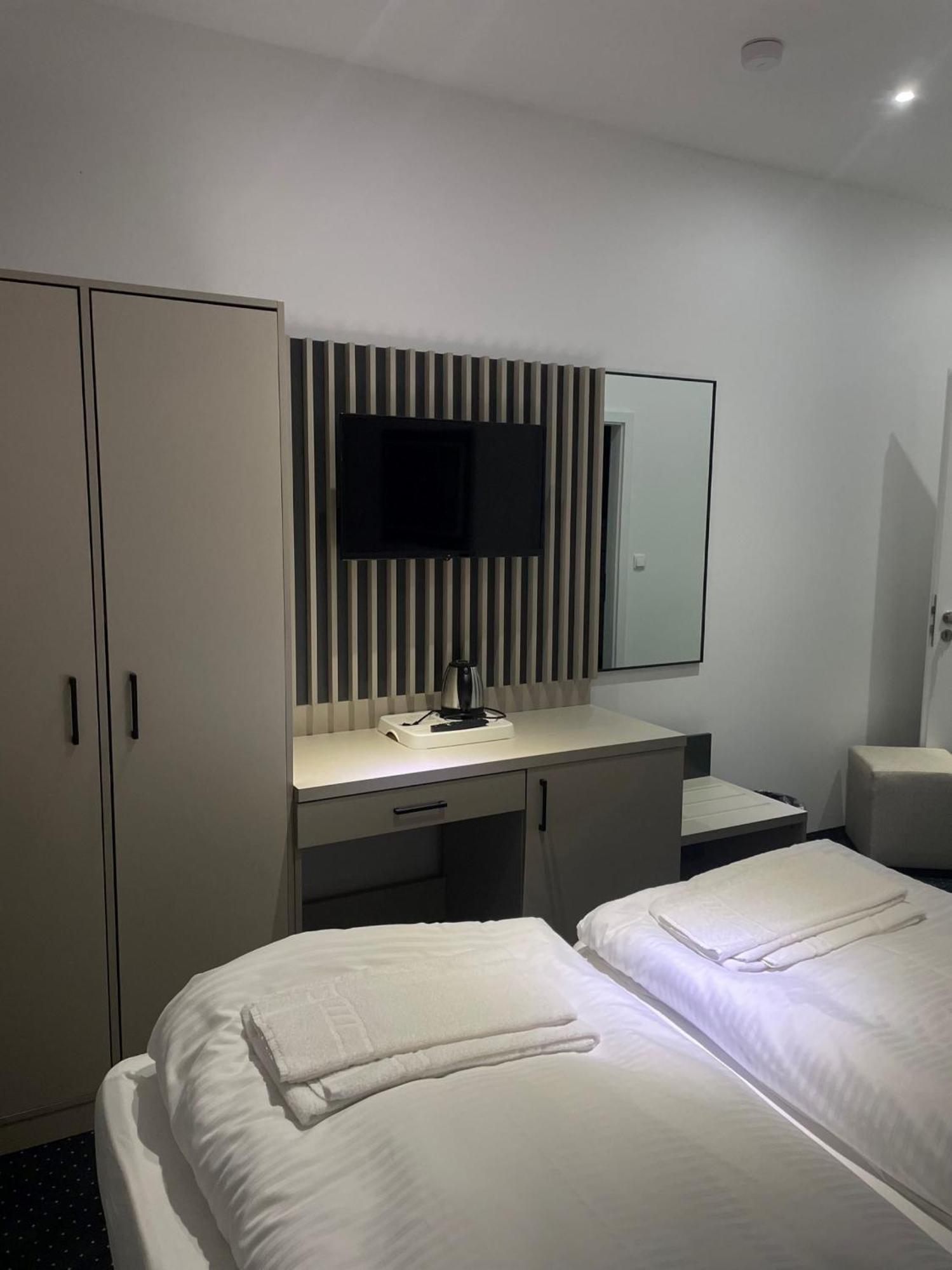 Gastpark Hotel Manching Esterno foto